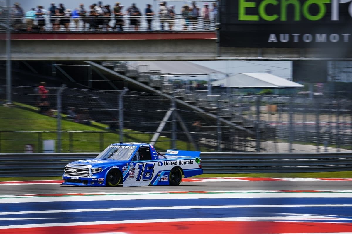 ＃16 United Rentals TOYOTA TUNDRA