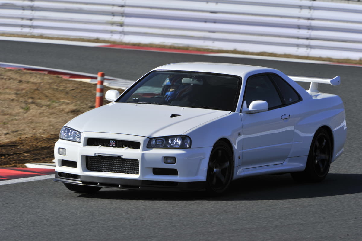 R34スカイラインGT-R