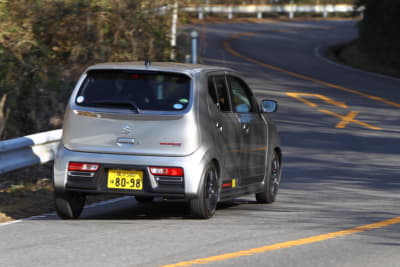 お手軽に楽しめるホットハッチ「スイフトスポーツvsアルトワークス」