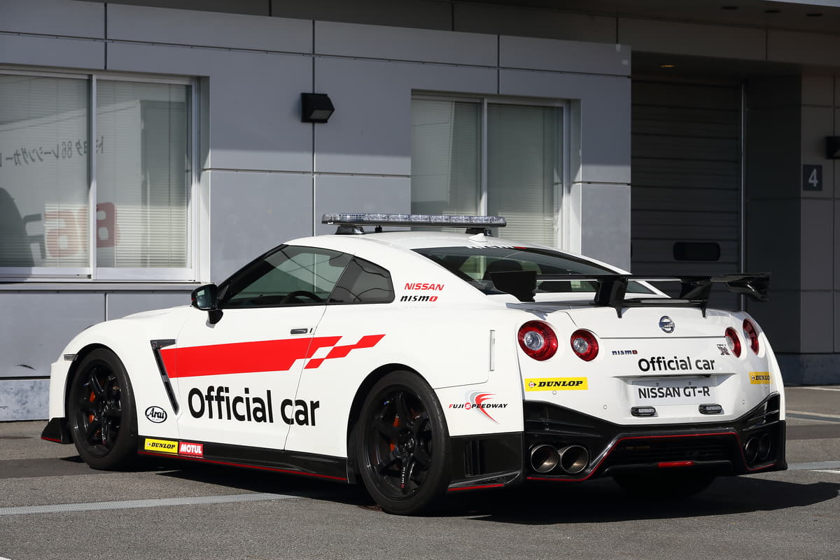 FSWオフィシャルカーの日産GT-R NISMO