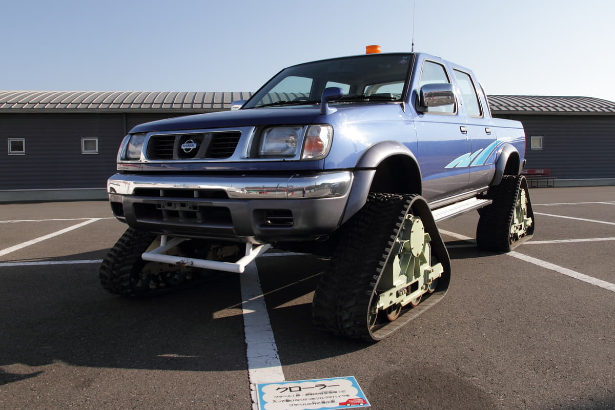 ツインリンクもてぎのクローラー、日産ダットサントラック