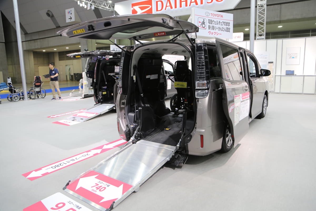 トヨタ･ヴォクシーの車いす仕様車