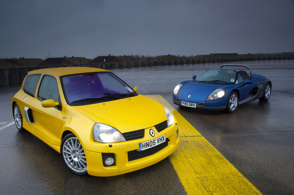 Clio V6 15 Auto Messe Web カスタム アウトドア 福祉車両 モータースポーツなどのカーライフ情報が満載