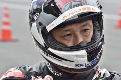 バイク走行後の青木拓磨さん