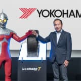 新型アイスガードとウルトラマン