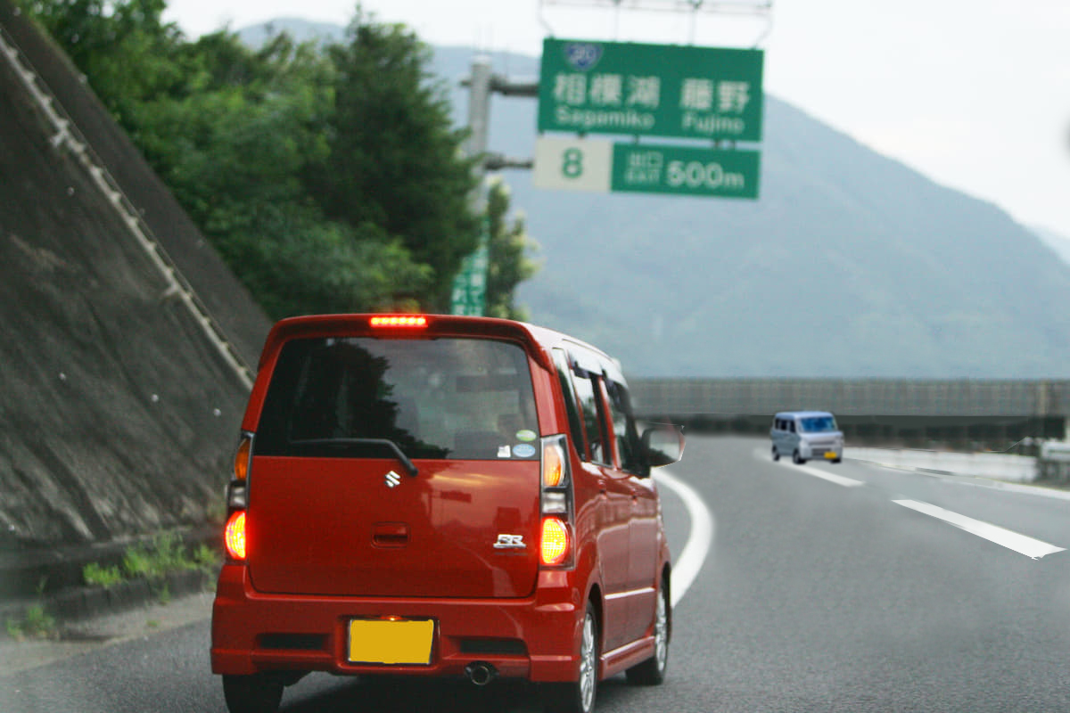 「無意識逆走」の9割が高齢者ドライバー! 万が一遭遇したらどうする?