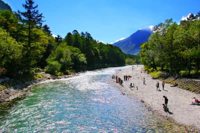 川沿いアウトドアのイメージ