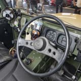 シンプルな2本スポークのハンドル