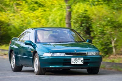 車重を感じさせない軽やかな走りを見せるSVX