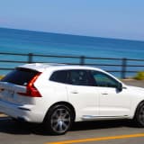 パームビーチ沿いを走るXC60