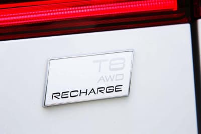 XC60 Recharge T8のエンブレム