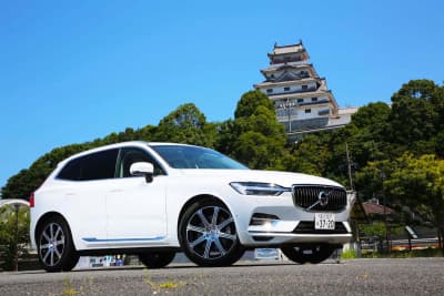 唐津城を望むXC60