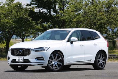 エンジンオフで車高が下がったXC60のフロントスタイル