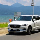 唐津湾沿いを走るXC60