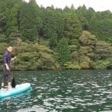 波のない人造湖で安全に遊ぶ