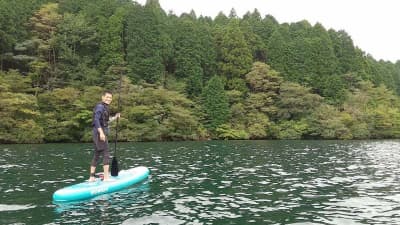 波のない人造湖で安全に遊ぶ