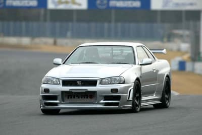 筑波を攻めるNISMO R34 GT-R Z-tune