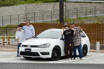 大阪府ペイトンで撮影したVWゴルフ7ヴァリアント