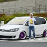 大阪府ペイトンで撮影したVWゴルフトゥーラン