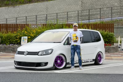 大阪府ペイトンで撮影したVWゴルフトゥーラン