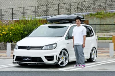 大阪府ペイトンで撮影したVWトゥーラン