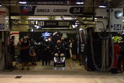 ルマン24時間レースをピットで見守るフレデリック・ソーセ氏