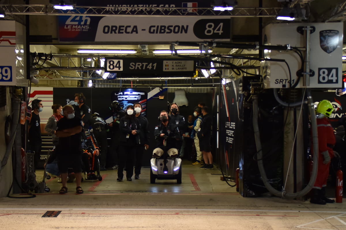 ルマン24時間レースをピットで見守るフレデリック・ソーセ氏