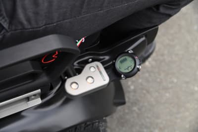 Gennyの操作パネルとバッテリー残量計