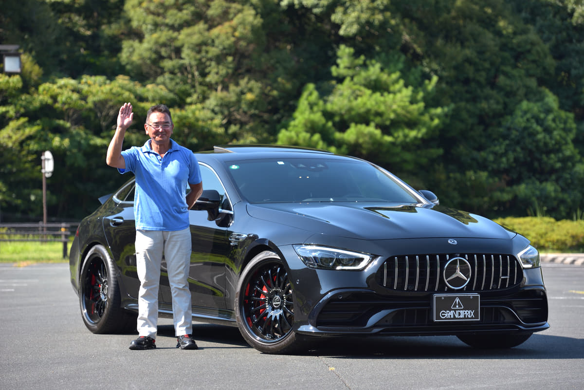 愛知県豊川市にあるプロショップ「グランプリ」で撮影したメルセデスAMG GT 43 4ドアクーペ