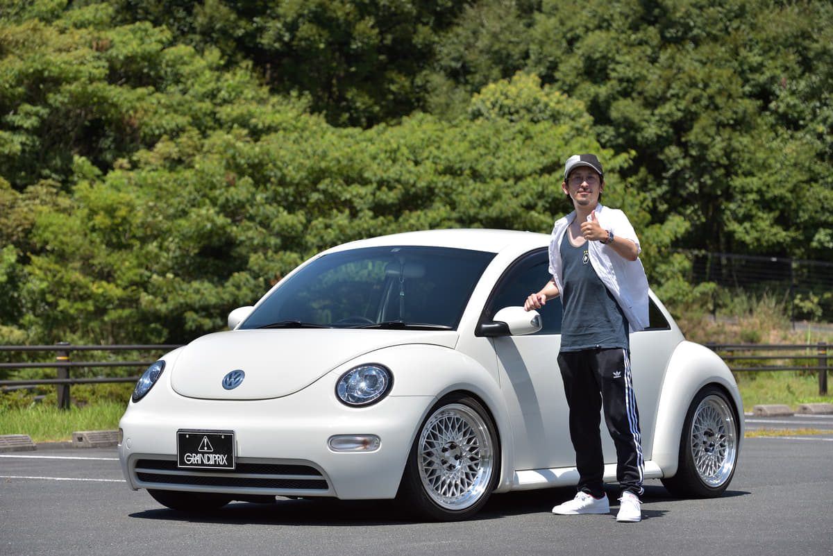 愛知県豊川市にあるプロショップ「グランプリ」で撮影したVWニュービートル