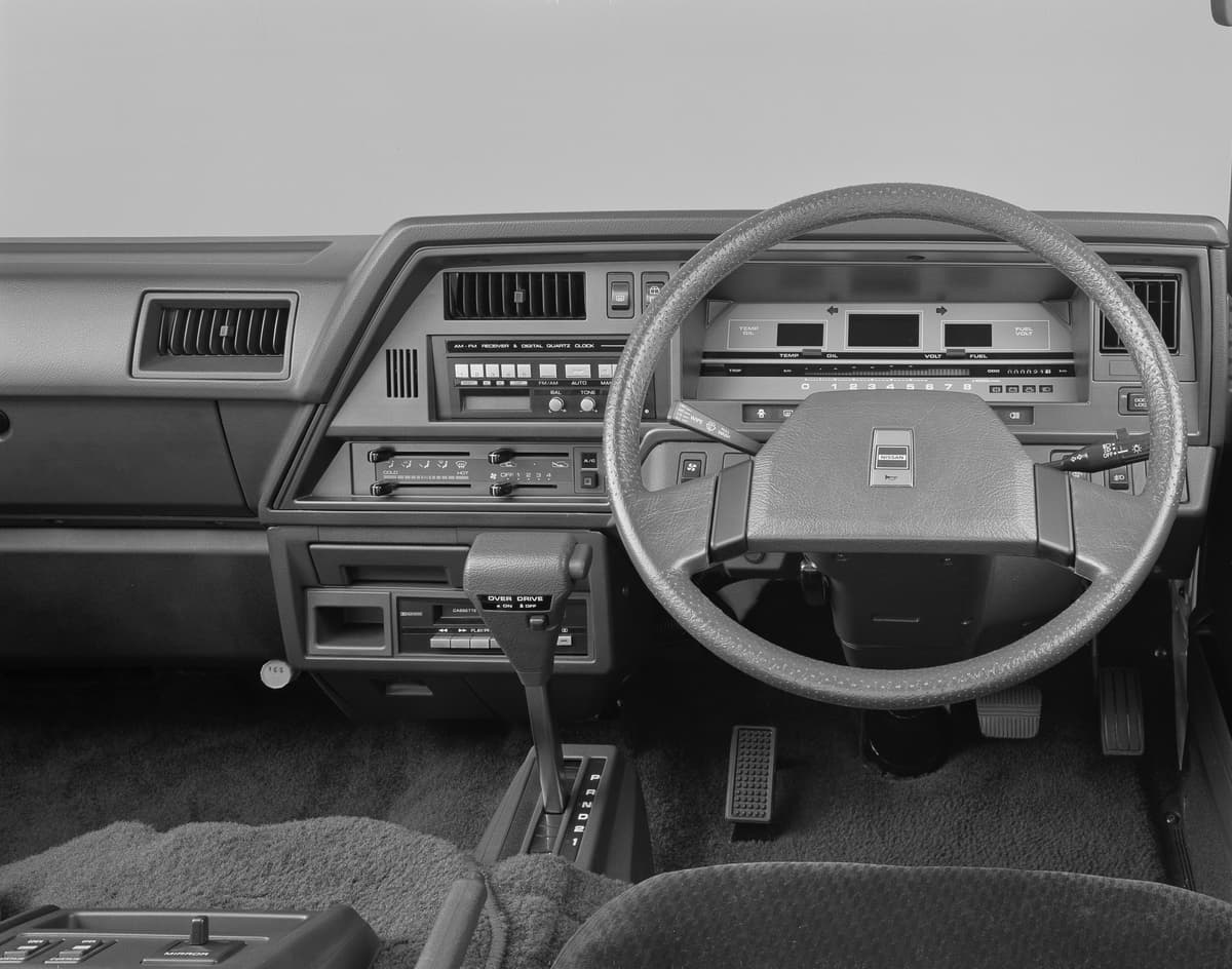 1986 Caravan Coach Gasoline 2000 8-seater 4-door Silkroad Limousine (Z20S)
