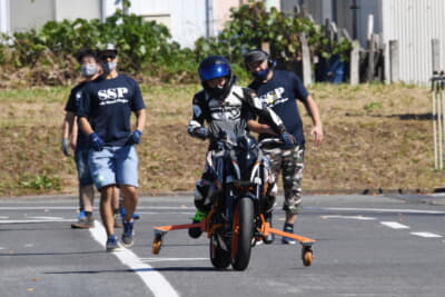 バイク走行シーン