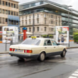 三度目の正直で「W126」タクシーに乗った