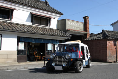 古河市の旧市街地の街並みとミニ・モーク