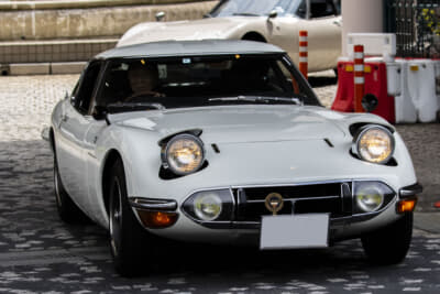 トヨタ2000GT（リトラクタブルヘッドライト）