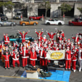 【画像】メリークリスマス！　サンタが操る「ロードスター」が2年ぶりに横浜の名所を疾走 〜 画像1