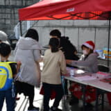 【画像】メリークリスマス！　サンタが操る「ロードスター」が2年ぶりに横浜の名所を疾走 〜 画像6