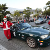 【画像】メリークリスマス！　サンタが操る「ロードスター」が2年ぶりに横浜の名所を疾走 〜 画像14