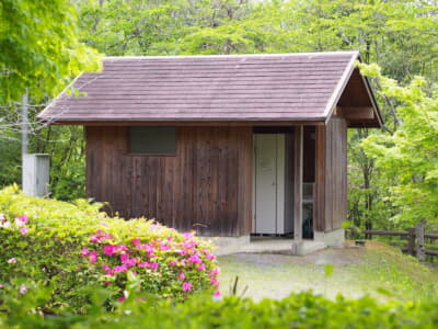 キャンプ場トイレ