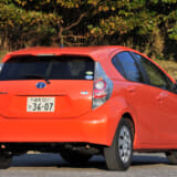 2011年デビュー直後の初代アクア、リヤ