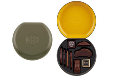 昔のビートルの車載工具箱をイメージした缶のケース