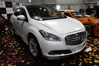ベースはムラーノ！　外観をシーマ化した輸入車にも負けない高級SUVが爆誕【大阪オートメッセ2022】