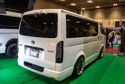 GR8 HIACE NARROW BODY KITのリヤスタイル