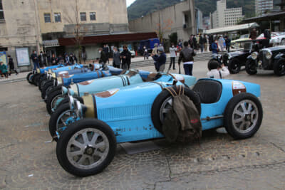 とても貴重な1928年式ブガッティの水色の個体