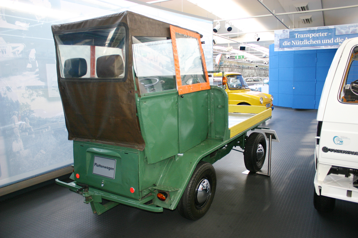 VW工場で使われていた荷物運搬車