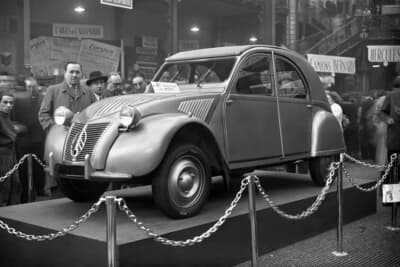 1948年のパリサロンでデビューした2CV