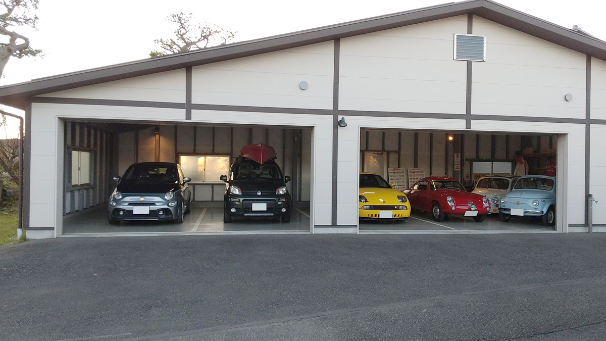 新旧イタリア車6台を収容してなお余裕ある90平米のガレージ