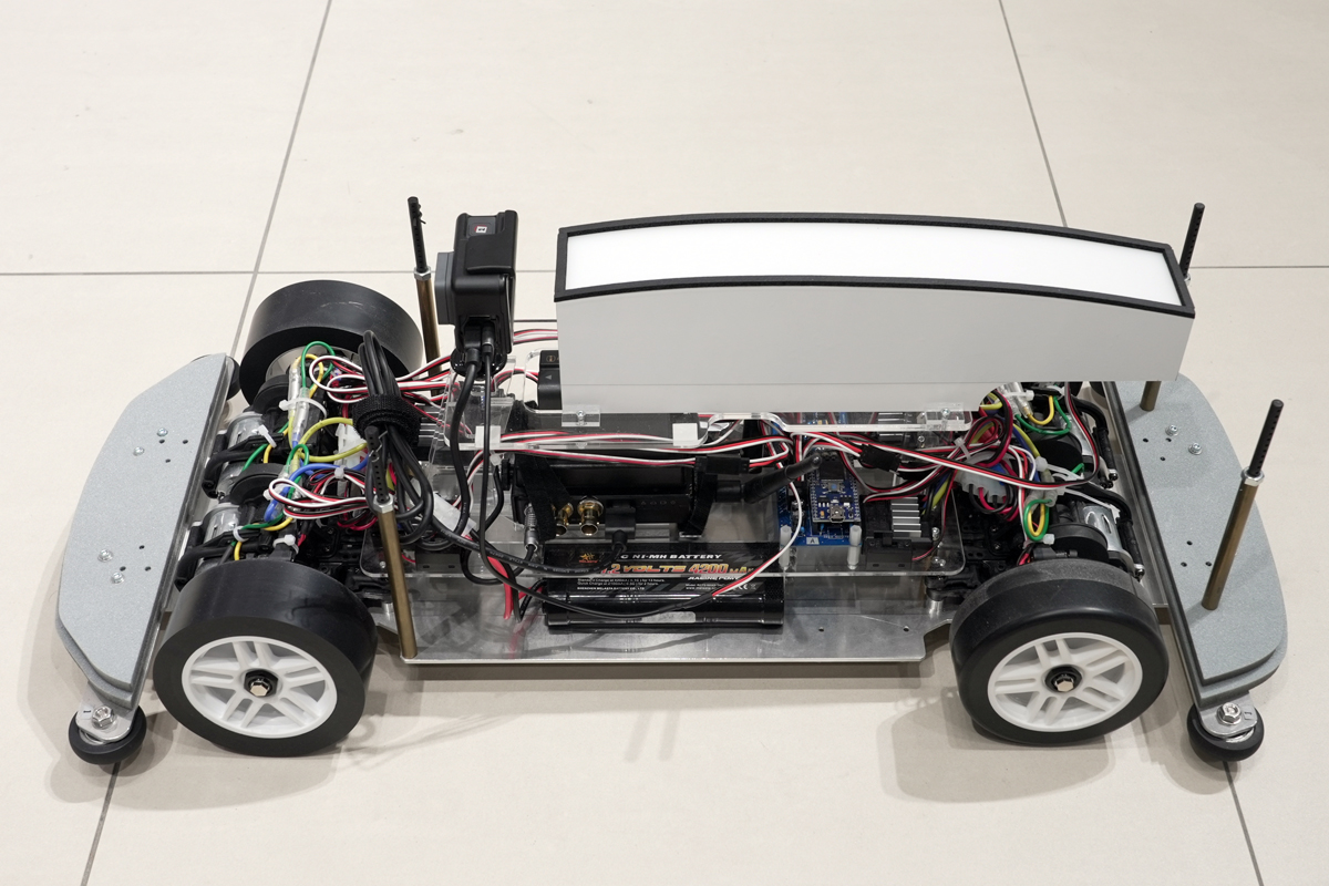 日産「e-4ORCE」のエンジニアが自ら開発したラジコンカー