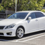 エンブレムを隠したクラウン