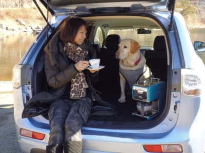 ラゲッジで愛犬とティータイム